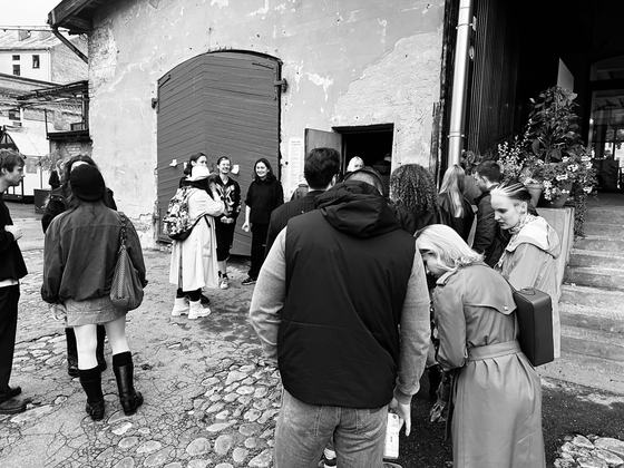 Queue for the cellars